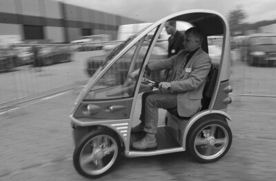 - Hier ein Presse-Foto
der WZ: Es zeigt, wie ich das CLASSIC PLUS fahre -.